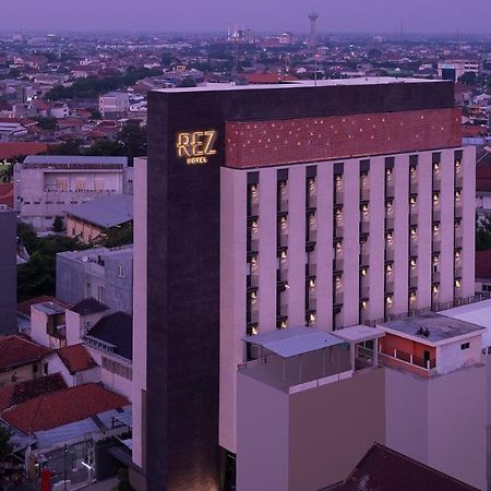 Rez Hotel Semarang Exterior foto